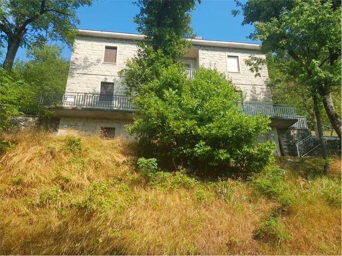 Casa con 5 locali in vendita in Carpineti