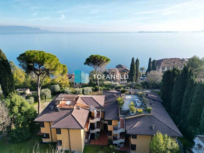 Appartamento bilocale in vendita in Corso Giuseppe Zanardelli, Centro, Gardone Riviera