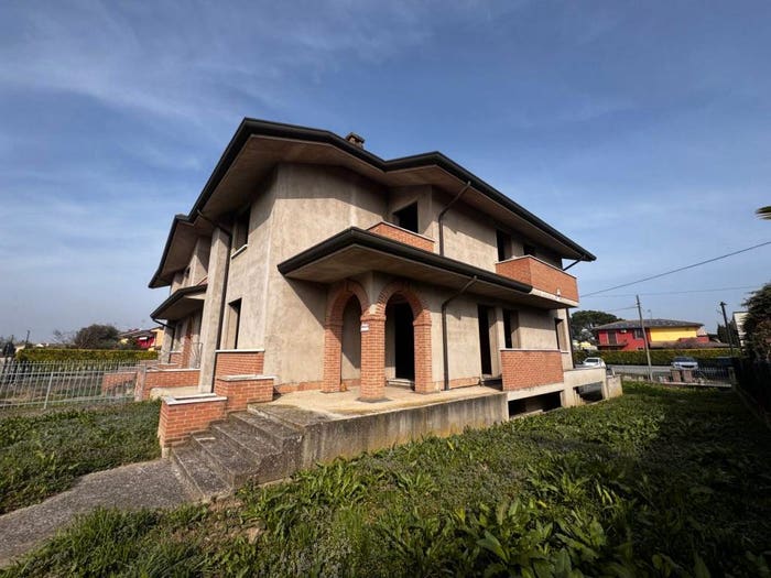 Casa con 5 locali in vendita in Via Galileo Galilei, Centro, Tribano