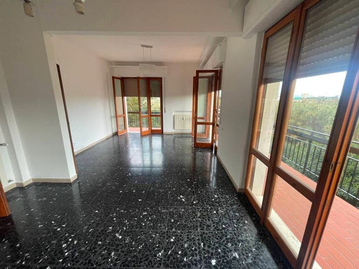 Appartamento con 6 locali in vendita in Viale di Antignano, Antignano Banditella, Livorno