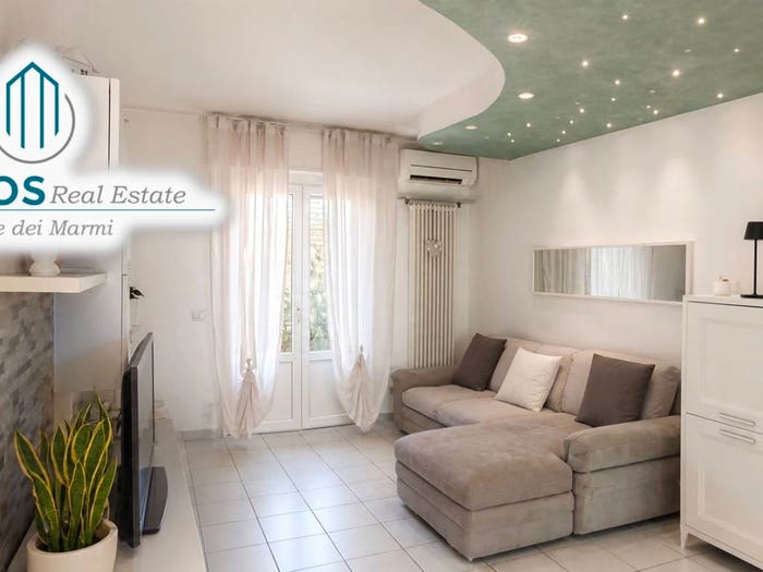 Appartamento con 6 locali in vendita in Via Arezzo, Marina di Massa Centro, Massa