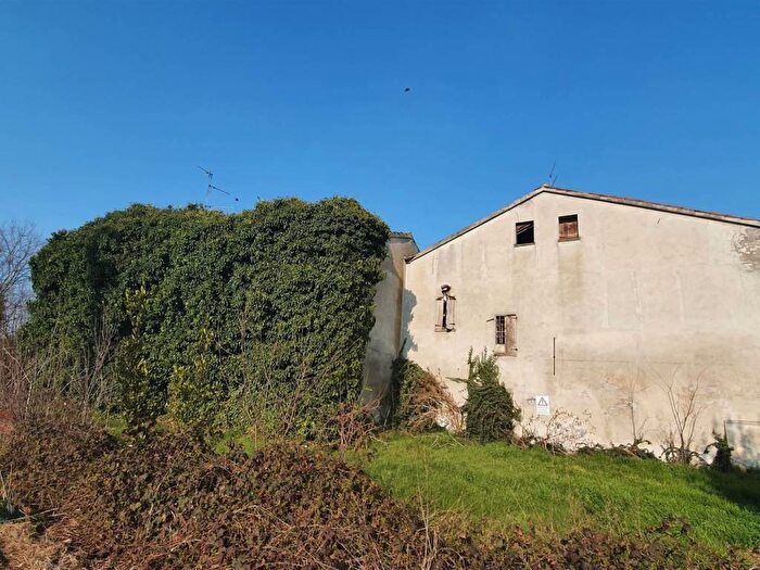 Casa con 6 locali in vendita in Pegognaga