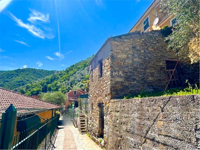 Casa bilocale in vendita in Via Gilberto Govi, Molino Nuovo, Avegno