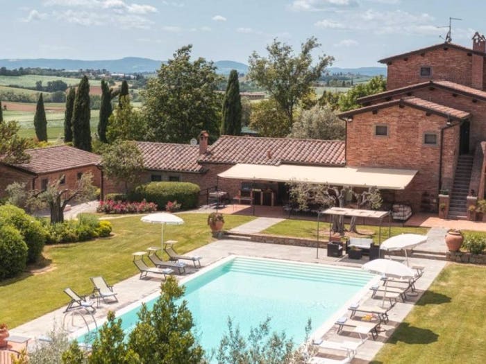 Casa con 6 locali in vendita in Cortona