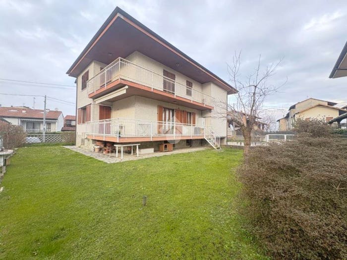 Appartamento con 5 locali in vendita in Via Prelle, Centro, Romano Canavese