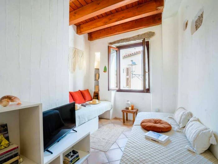 Appartamento trilocale in affitto in Via Piccola, Centro Storico, Olbia
