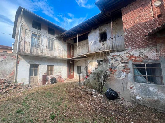 Casa con 6 locali in vendita in Via Moglia, Candelo