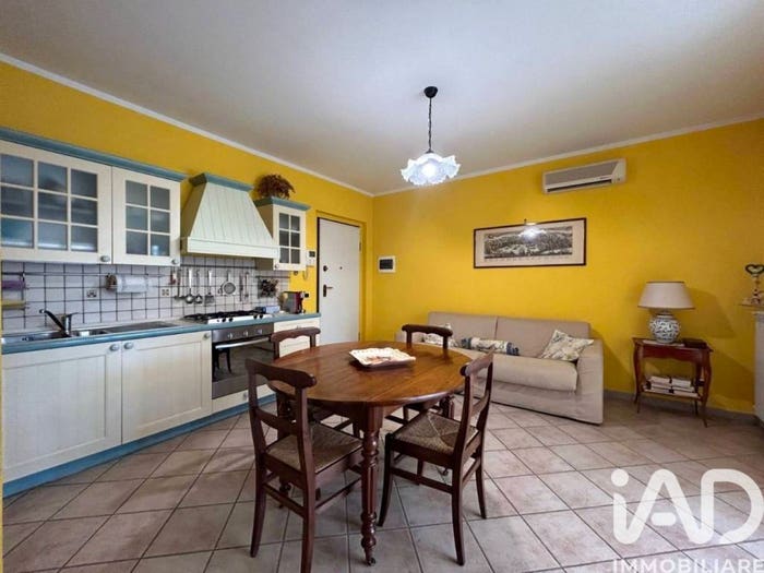 Appartamento trilocale in vendita in Via Enrico Toti, Centro, Loano