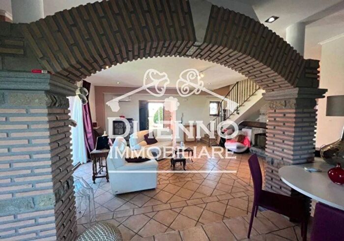 Casa con 6 locali in vendita in Via Angelo Signorelli, Osteria Nuova, Roma
