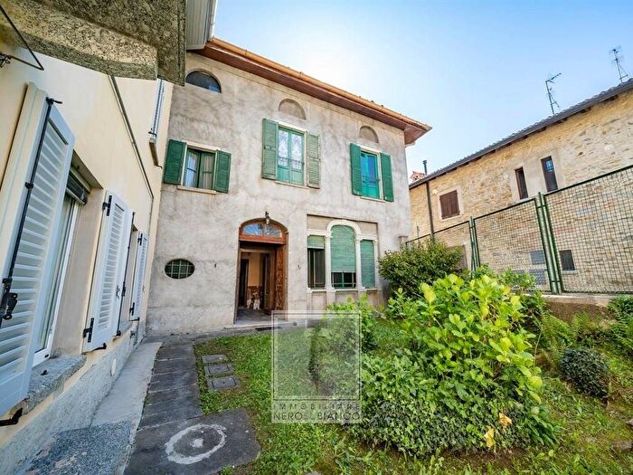 Casa con 6 locali in vendita in piazza iv novembre, Ravellino, Colle Brianza