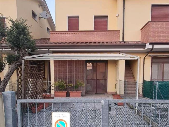 Casa con 5 locali in vendita in via falcone, Ostellato