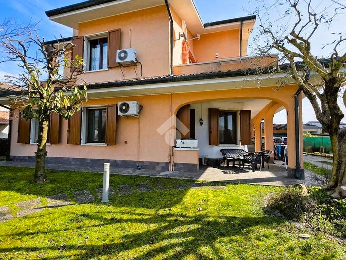Casa con 6 locali in vendita in Via P Gobetti, Centro, Bagnolo San Vito