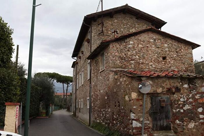 Appartamento quadrilocale in vendita in Via Olmi, Forte Dei Marmi