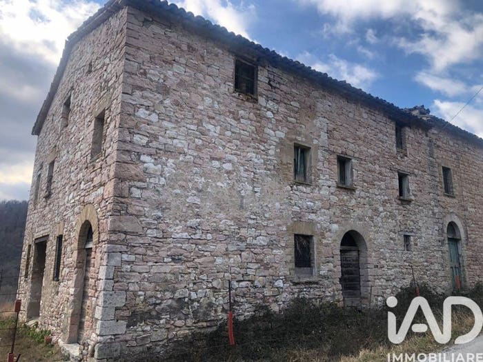 Casa con 6 locali in vendita in Strada Provinciale, Centro, Piobbico