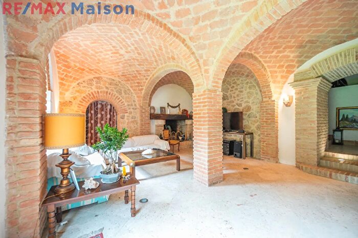 Casa con 6 locali in vendita in Via Foresta, Rieti