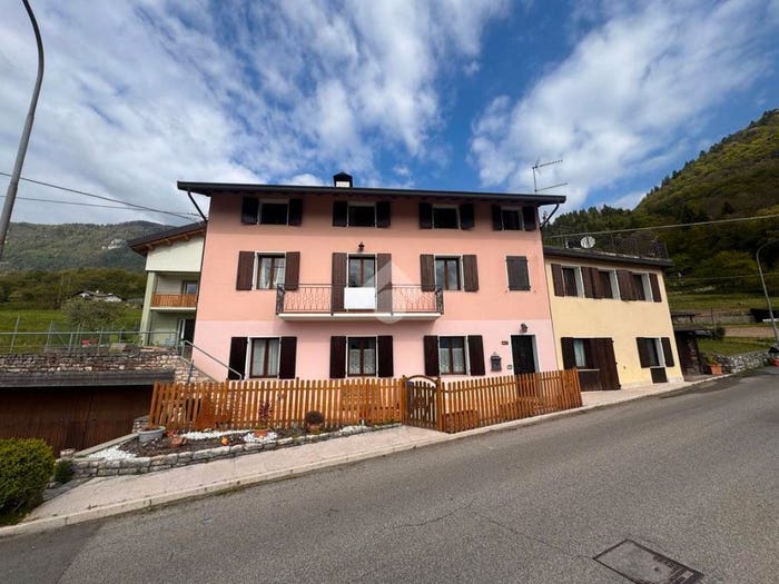 Appartamento con 6 locali in vendita in Via Garibaldi, Mellame, Arsiè
