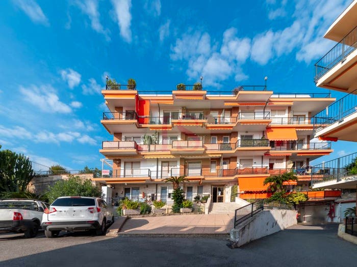 Appartamento trilocale in vendita in Strada Bonmoschetto, Foce Semeria, Sanremo