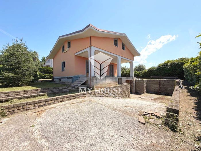 Casa con 6 locali in vendita in Via delle Rose, Gallicano nel Lazio