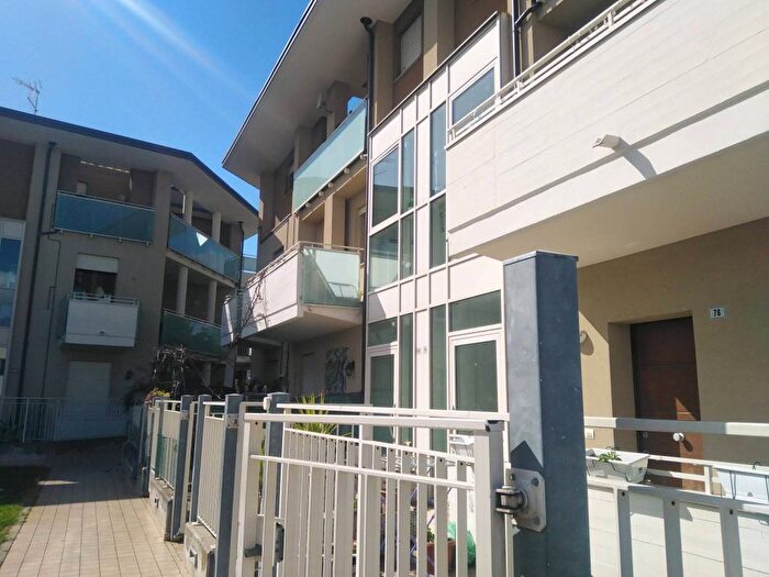 Appartamento con 5 locali in vendita in Via Giuseppe Mazzini, Vallefoglia