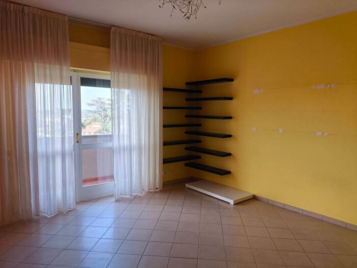 Appartamento quadrilocale in vendita in Piazza Giuseppe Giusti, Centro, Monsummano Terme