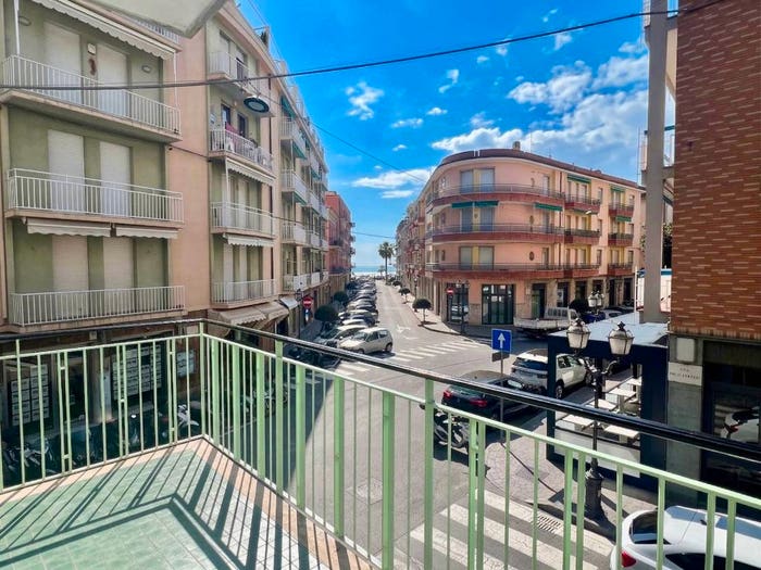 Appartamento quadrilocale in vendita in Vico Granaro, Via Roma Borgo Barusso, Alassio