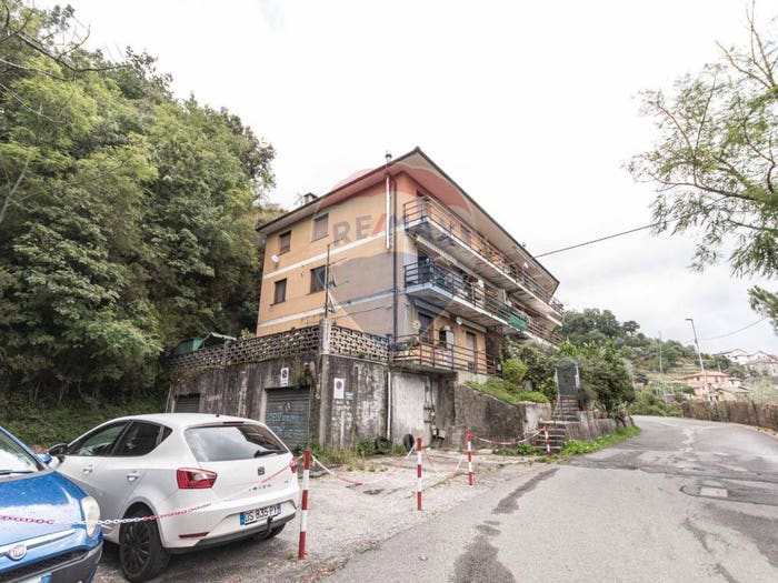 Appartamento quadrilocale in vendita in Via Bandie, Moconesi