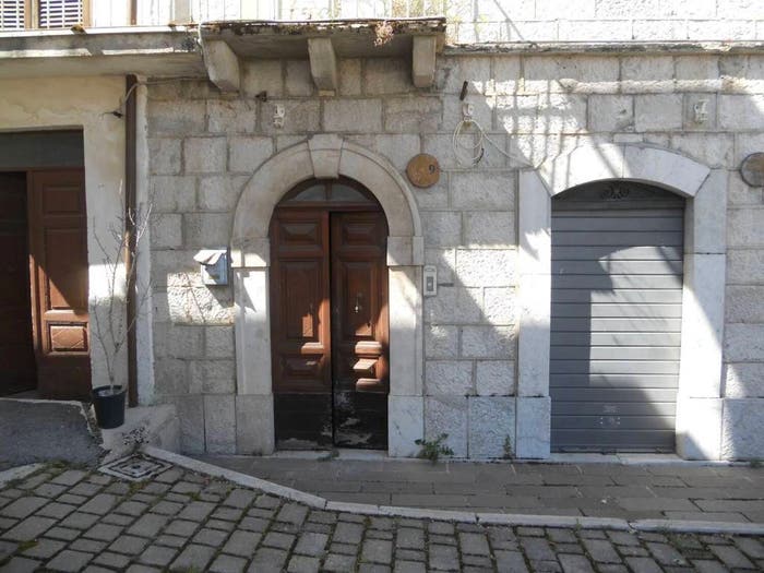 Casa con 6 locali in vendita in Piazza San Rocco, Collelongo