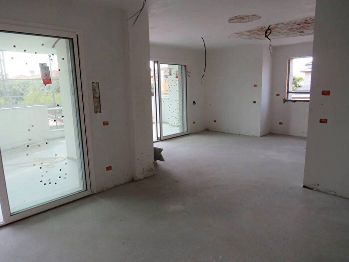 Appartamento quadrilocale in vendita in Via Vittorio Alfieri, Centro, Parabiago