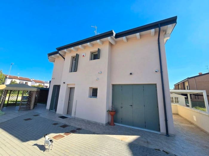 Casa quadrilocale in vendita in Via Giacomo Puccini, Centro, Poggio Renatico