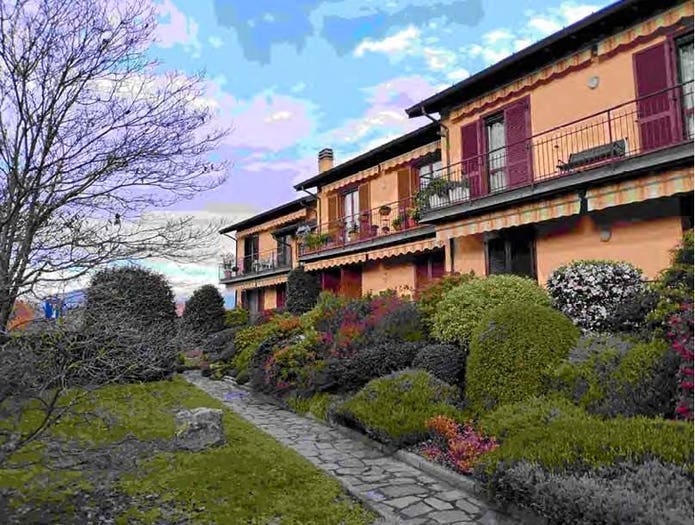 Casa trilocale in vendita in Via Trieste, Buguggiate