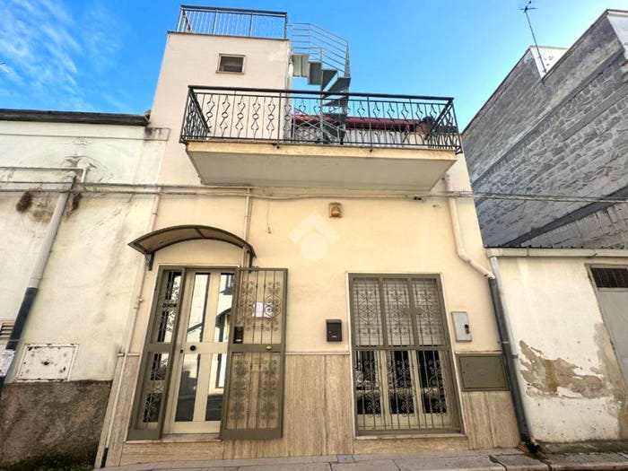 Casa trilocale in vendita in Via Aprile, Centro, Canosa di Puglia