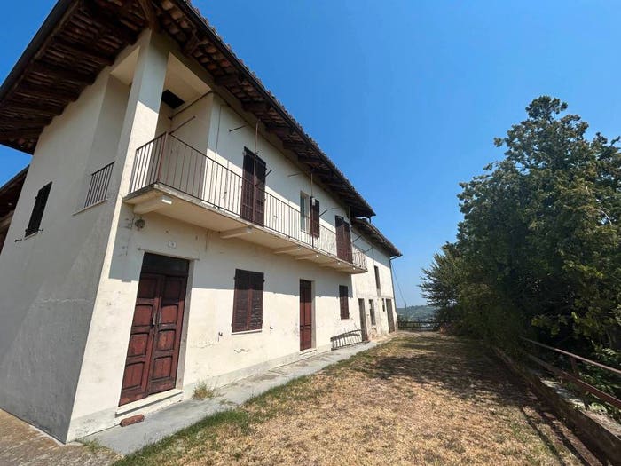 Casa con 6 locali in vendita in Via Bruno Parisio, Diano d'Alba