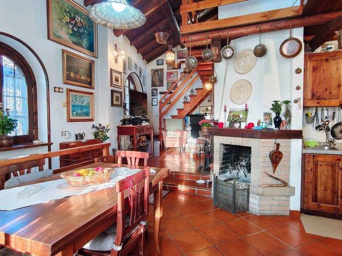 Casa quadrilocale in vendita in Carezzano Superiore, Carezzano