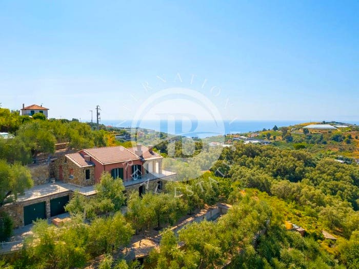 Casa con 6 locali in vendita in Terzorio