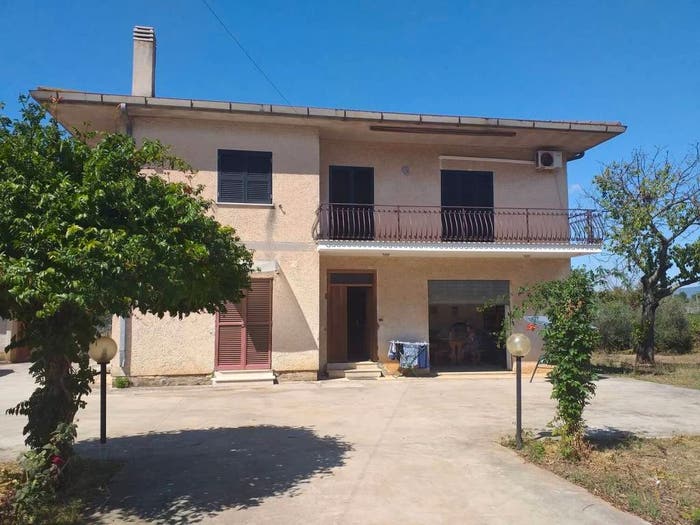 Casa con 6 locali in vendita in Via Dante Alighieri No Number, Centro, Cisterna di Latina