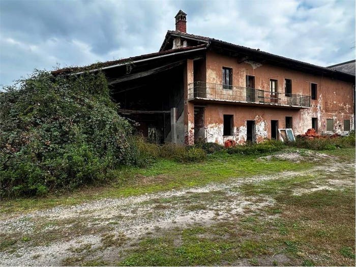 Casa con 5 locali in vendita in Oleggio
