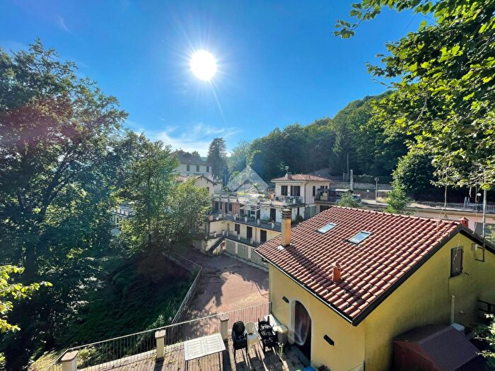 Appartamento bilocale in vendita in Via Imborgnana, Cuasso Al Monte