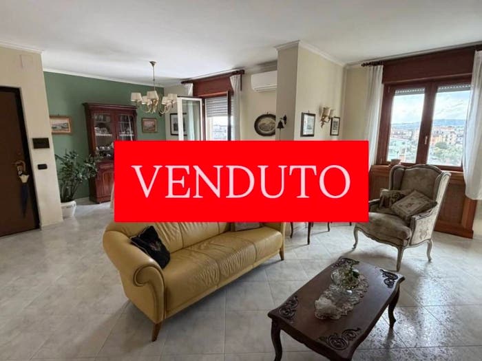 Appartamento quadrilocale in vendita in Via Renato Carosone, Centro, Casoria