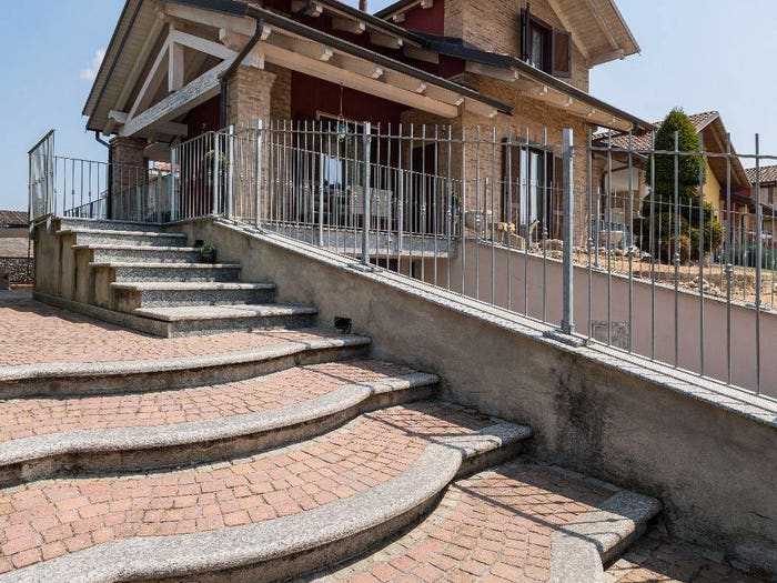 Casa quadrilocale in vendita in Via Monviso, Favari Avatanei, Poirino