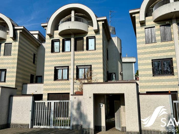 Casa quadrilocale in vendita in Via Veneto, San Paolo, Novara