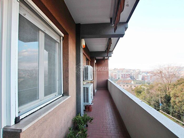 Appartamento quadrilocale in vendita in Via Alessandro Bocconi, Borgo Rodi, Ancona