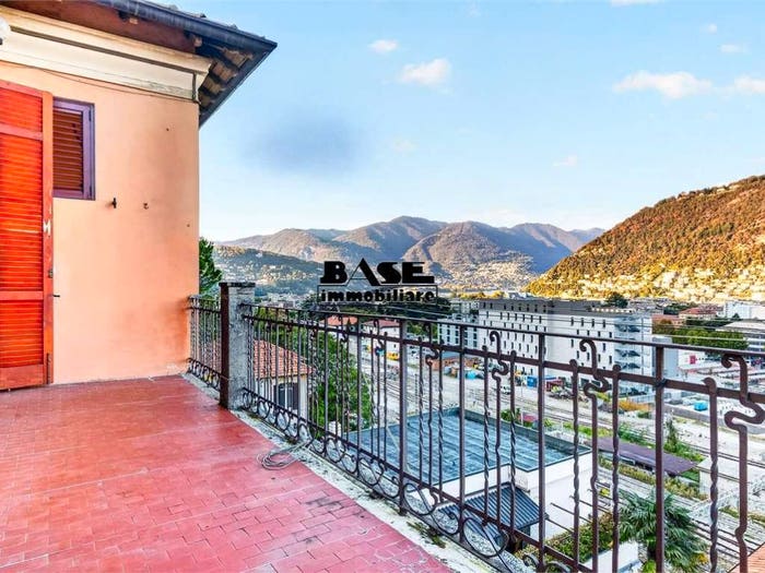 Casa quadrilocale in vendita in Via Monterotondo, Sant'Abbondio, Como