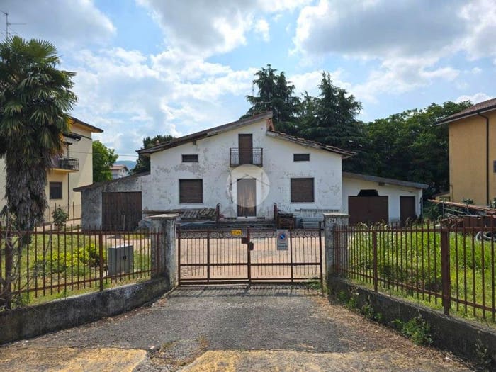 Casa trilocale in vendita in Via L Ariosto, Montello