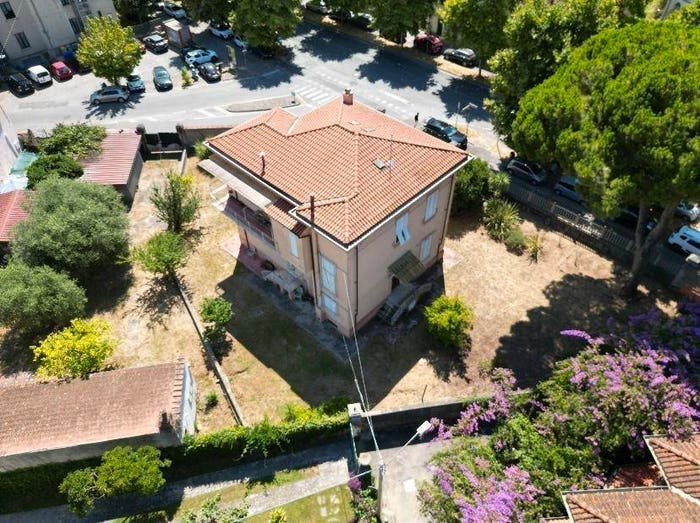 Casa con 6 locali in vendita in Centro, Massa