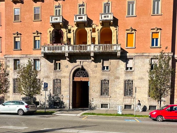 Appartamento quadrilocale in vendita in Viale Febbraio, Centro Storico, Pavia