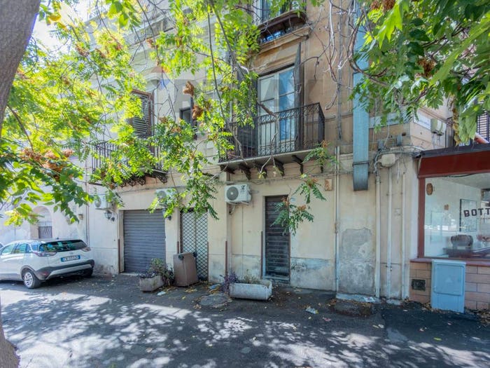Appartamento con 6 locali in vendita in VIA SAMPOLO, Borgo Vecchio, Palermo