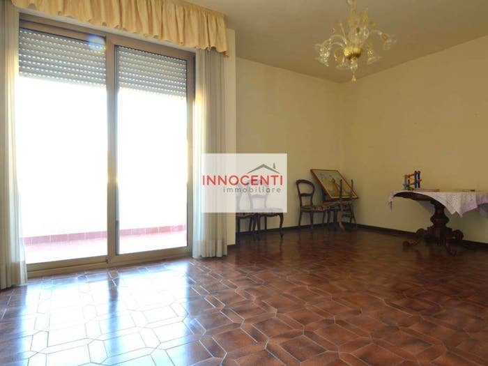 Appartamento con 5 locali in vendita in Via Augusto Mancini, Sant'Anna, Lucca