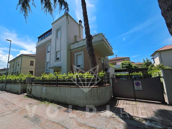 Casa con 6 locali in vendita in Via Brenta, Parco Hoffman Sportella Marini Prato Smeraldo, Foligno