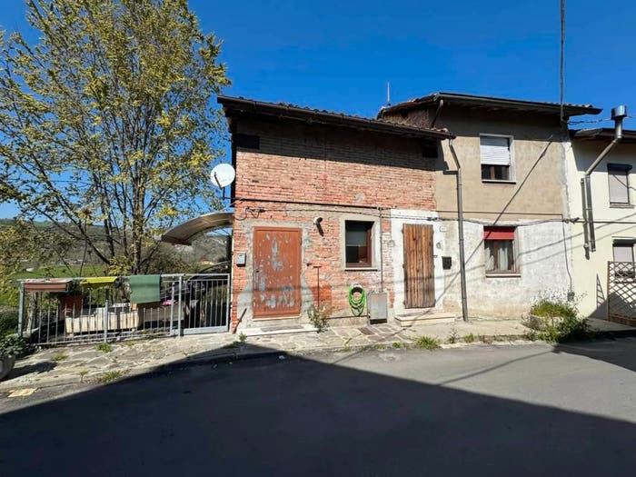 Casa con 6 locali in vendita in Via Taverne Carbonizzo, Ciano D'enza, Canossa