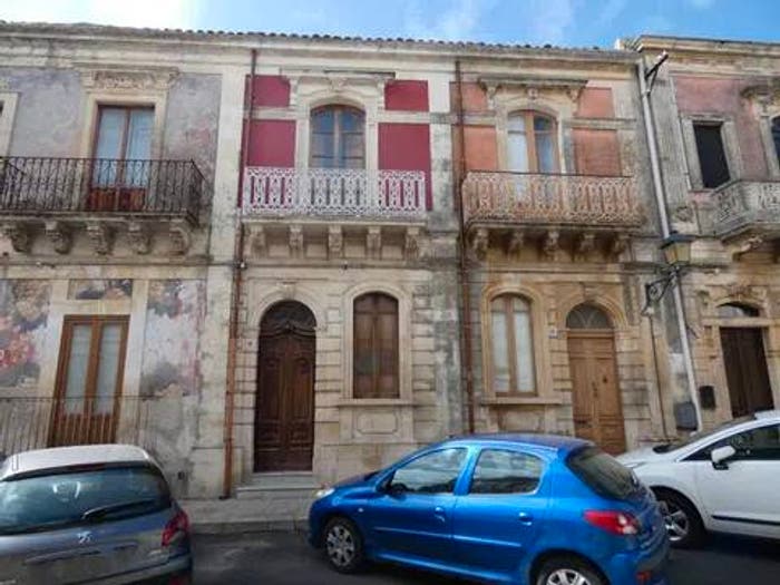Casa con 6 locali in vendita in Via Regina Elena, Canicattini Bagni